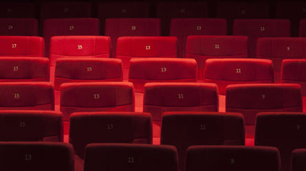 As parcerias estabelecidas com diversos teatros proporcionam condições especiais de acesso à comunidade do Técnico.